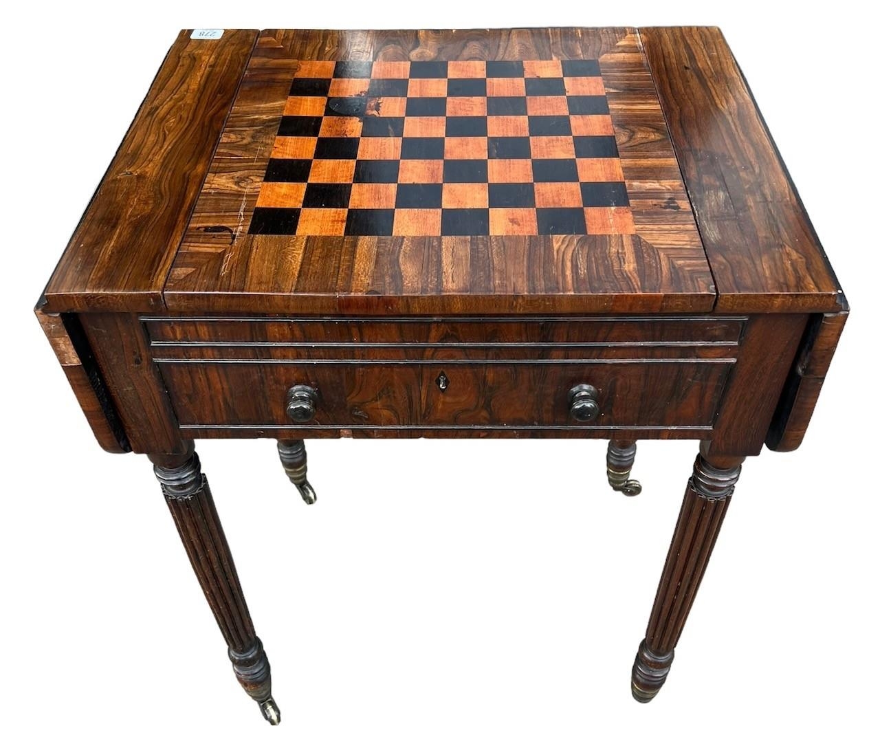 MANNER OF GILLOWS, AN EARLY 19TH CENTURY DROP FLAP GONCALO ALVES CHESS GAME TABLE The sliding - Bild 6 aus 10