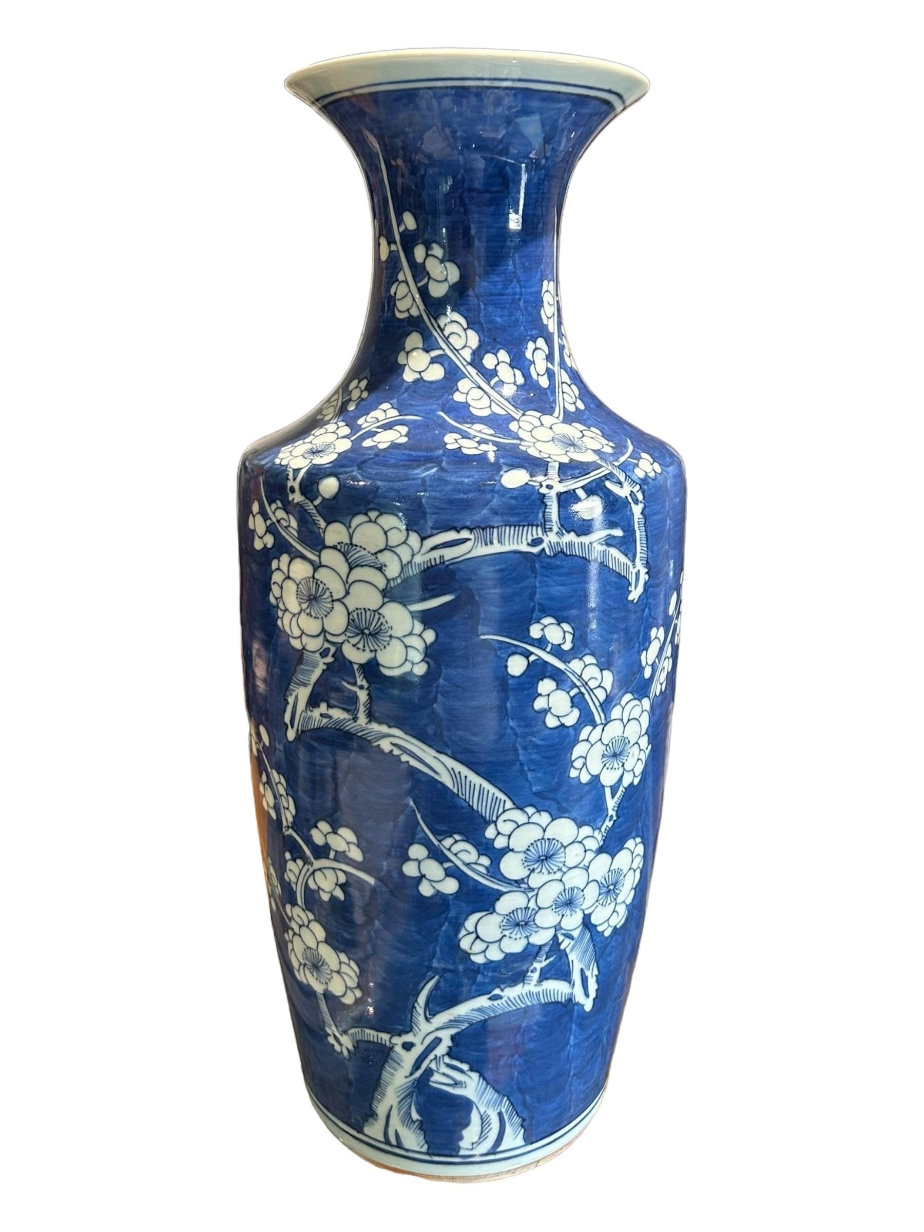 A LARGE CHINESE BLUE AND WHITE PRUNUS BLOSSOM BALUSTER VASE. (h 44cm x d 18.5cm) - Image 2 of 6