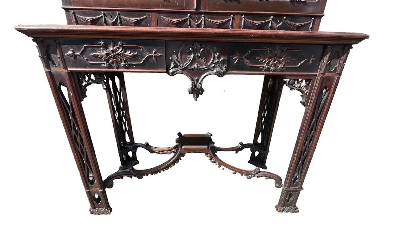 MANNER OF THOMAS CHIPPENDALE, A 19TH CENTURY CHINESE CHIPPENDALE CARVED MAHOGANY DISPLAY CABINET - Image 5 of 6