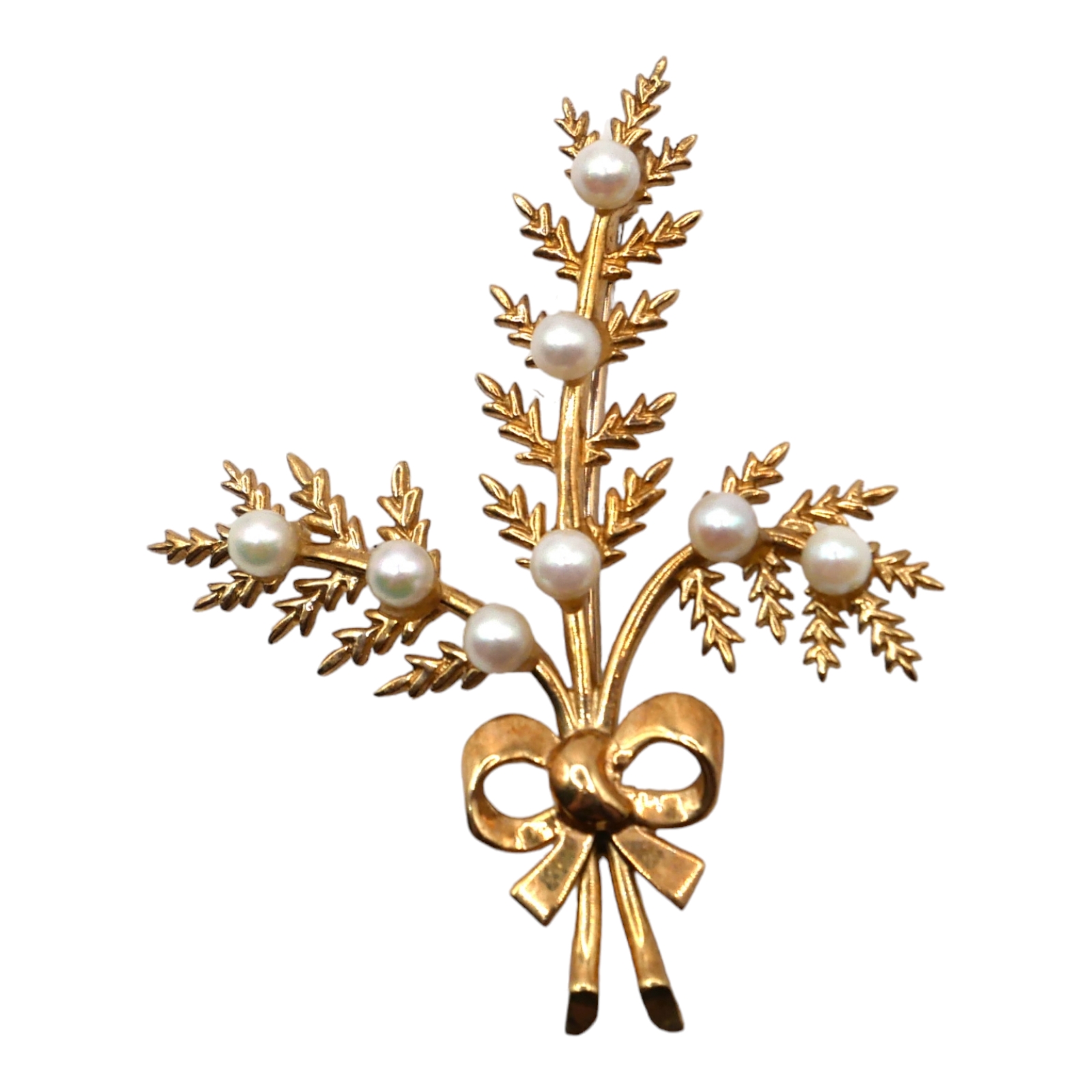 A 9CT GOLD AND PEARL BROOCH IN THE FORM OF A WHEATSHEAF Having stylised bow, chased leaves and eight