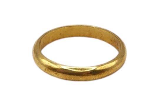 A VINTAGE ITALIAN 18CT GOLD BAND RING. (UK ring size Z, 6.8g) - Image 2 of 2