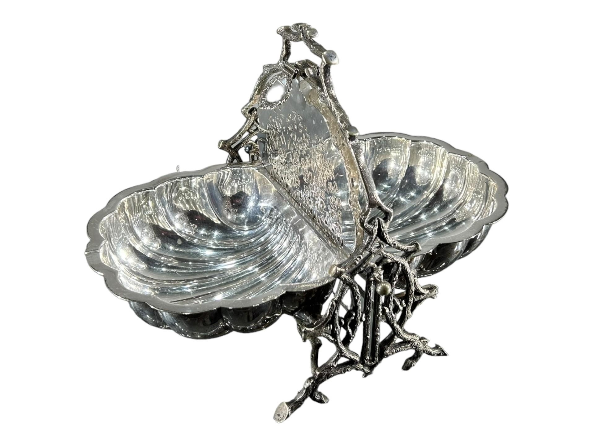 A VICTORIAN SILVER PLATED FOLDING BISCUIT BOX Scalloped form with textured branch style frame. (h - Image 5 of 5