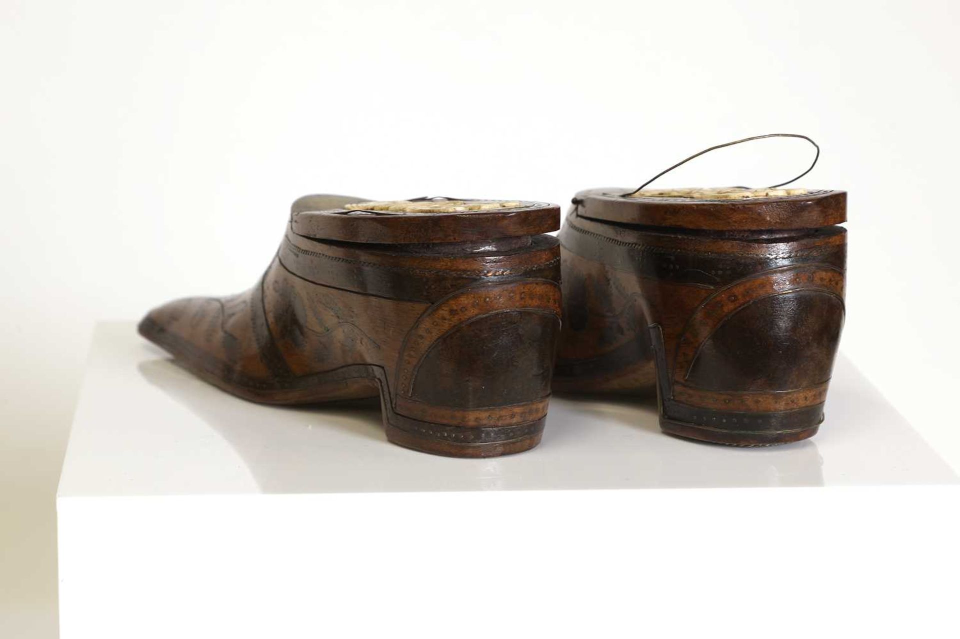 A pair of treen snuff shoes, - Image 10 of 10