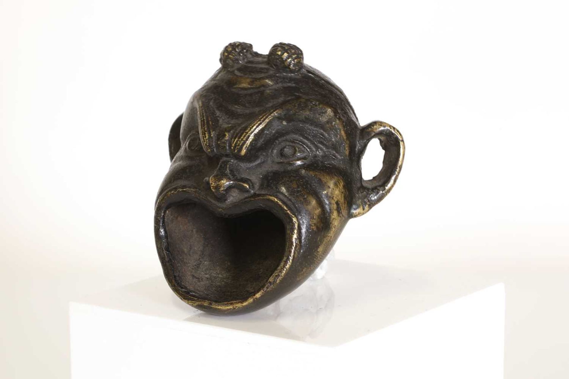 A patinated bronze oil lamp, - Image 5 of 5