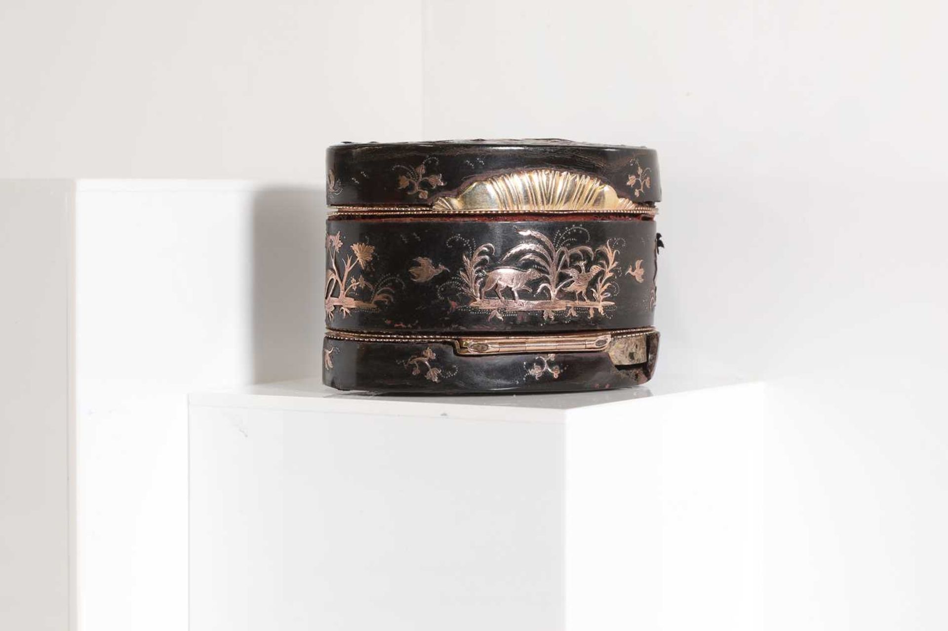 A tortoiseshell and 9ct gold inlaid box, - Image 4 of 33