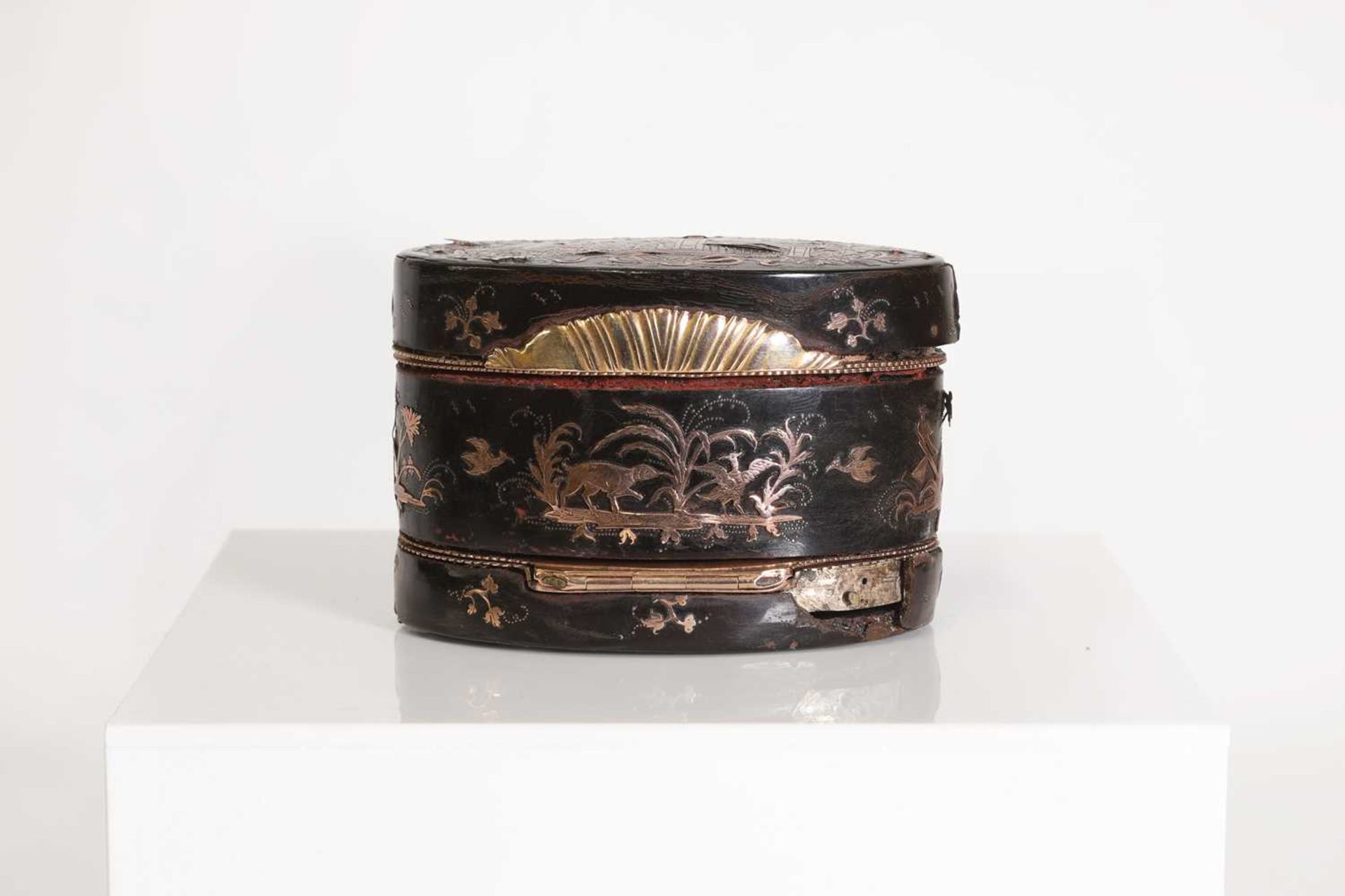 A tortoiseshell and 9ct gold inlaid box, - Image 5 of 33