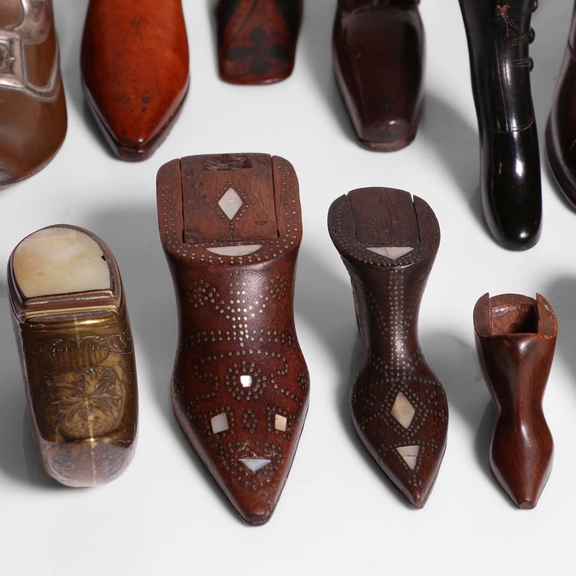 A group of snuff shoes, - Image 5 of 6