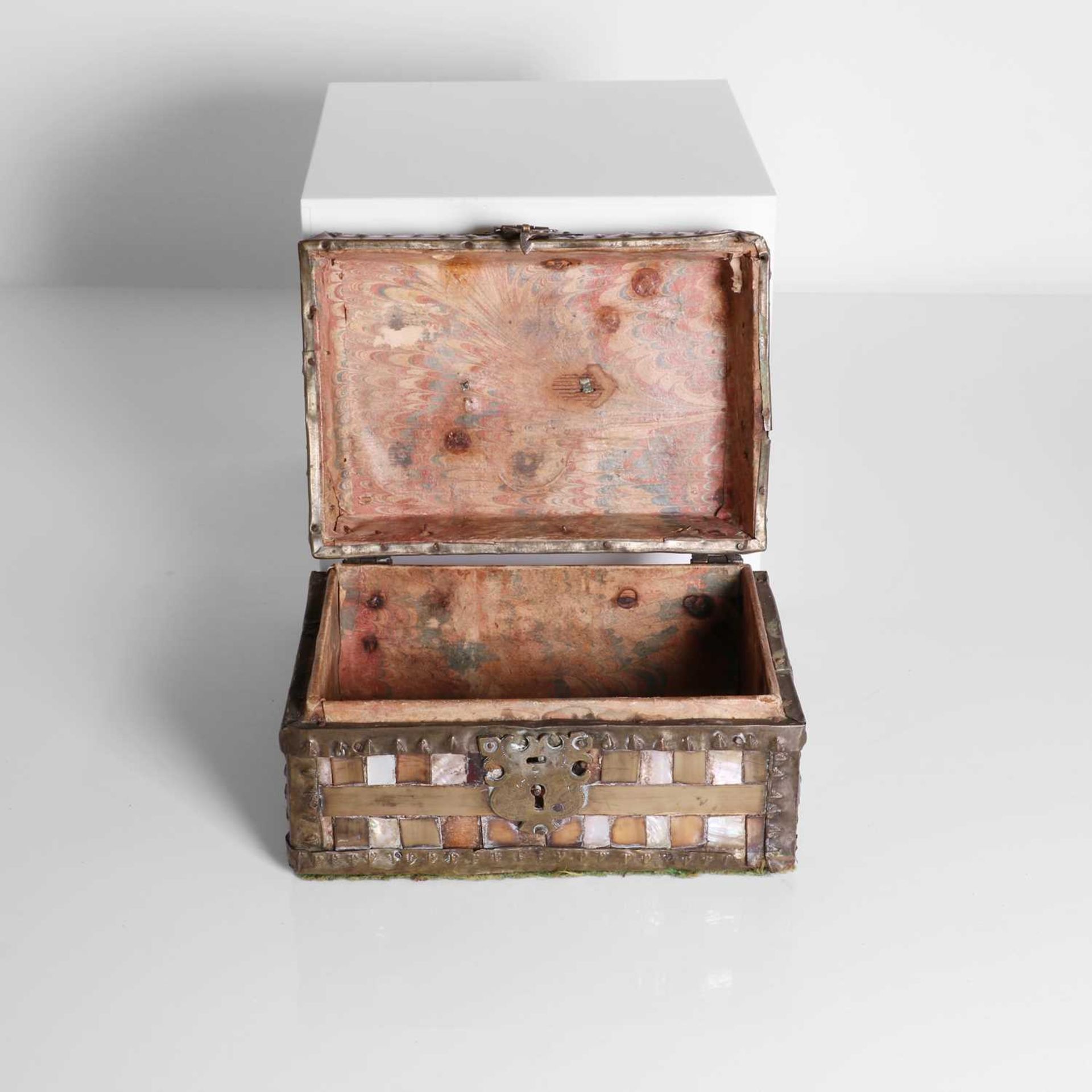 A brass, tortoiseshell, horn and mother-of-pearl box or casket, - Image 7 of 9