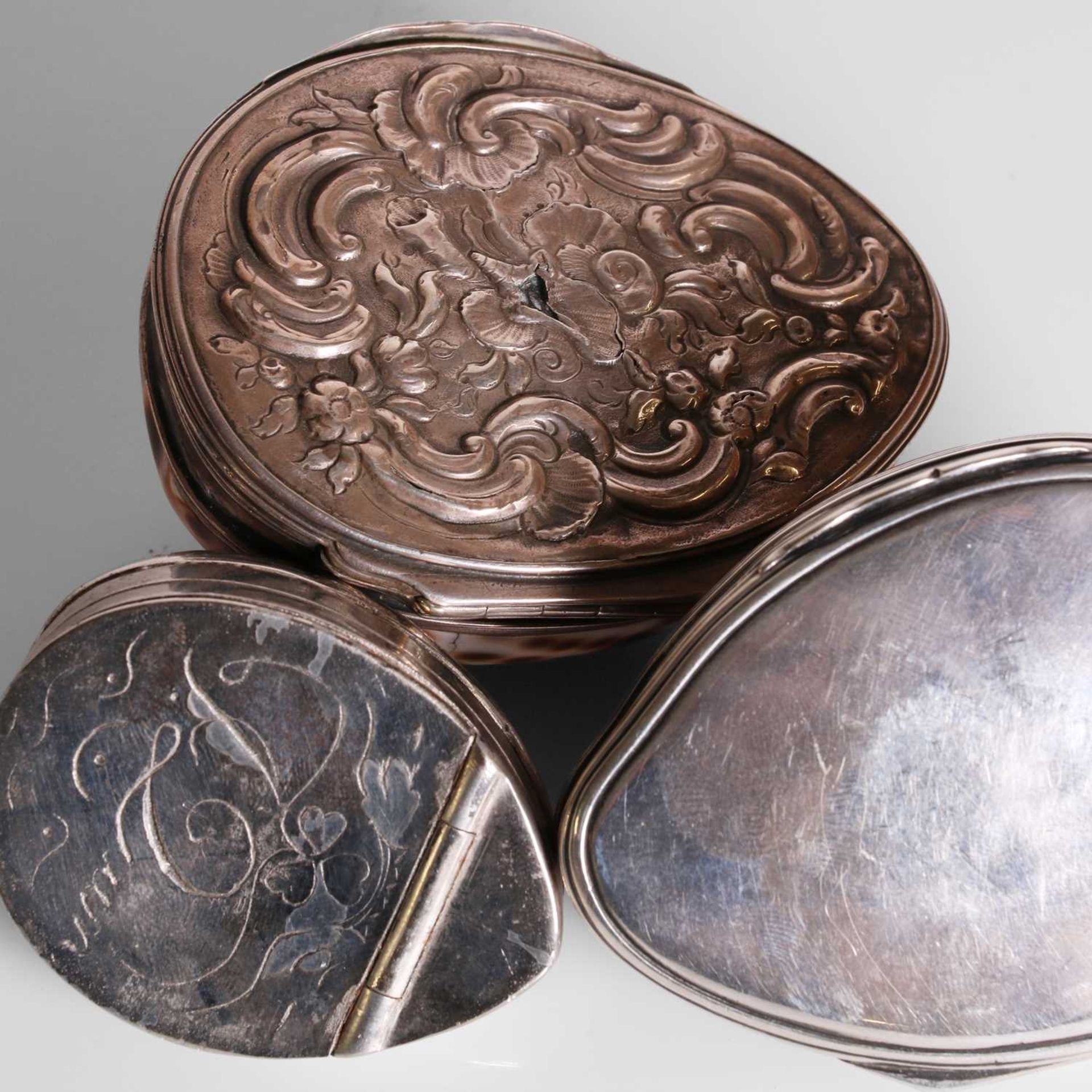 Two silver-mounted cowrie shell snuffboxes, - Image 5 of 7