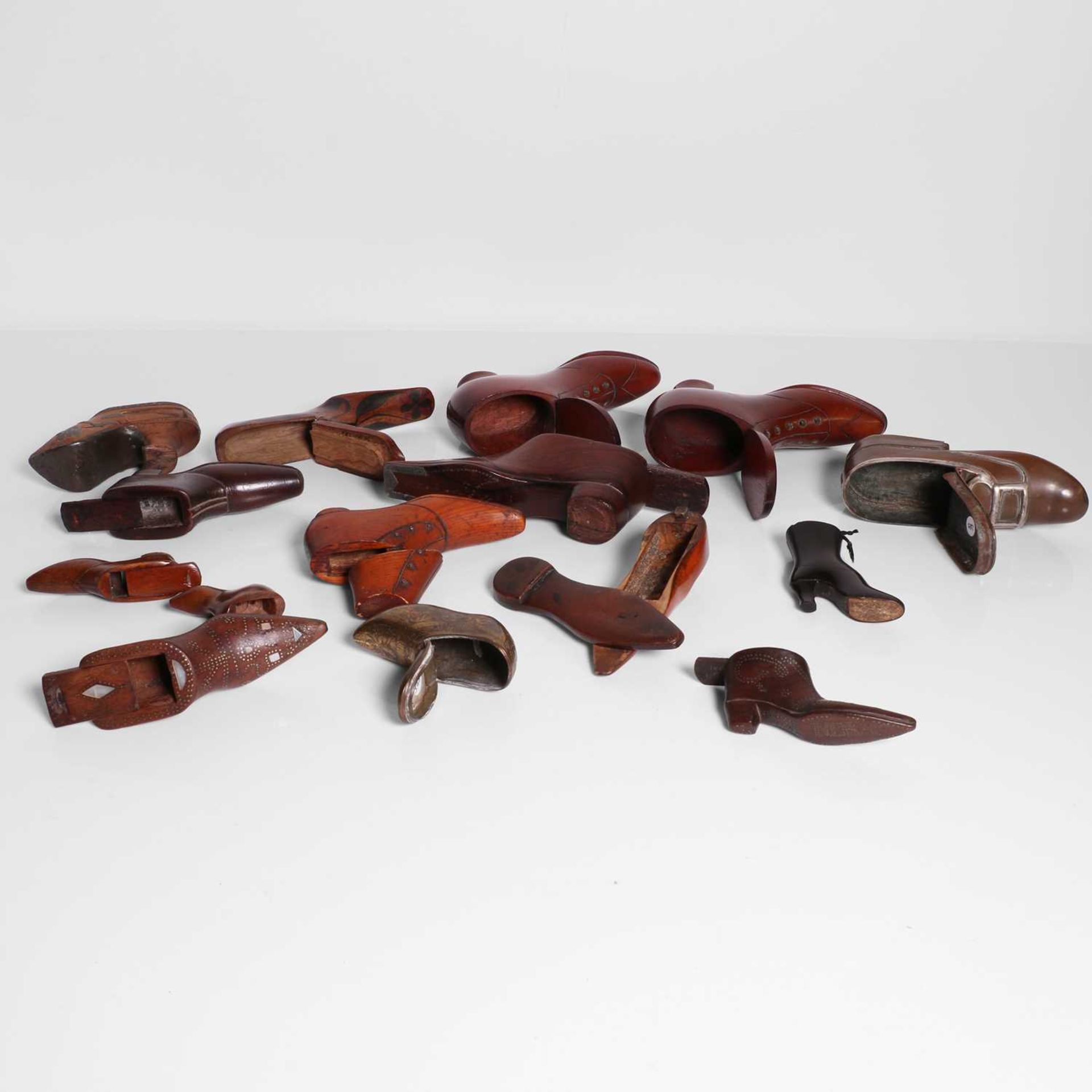 A group of snuff shoes, - Image 6 of 6