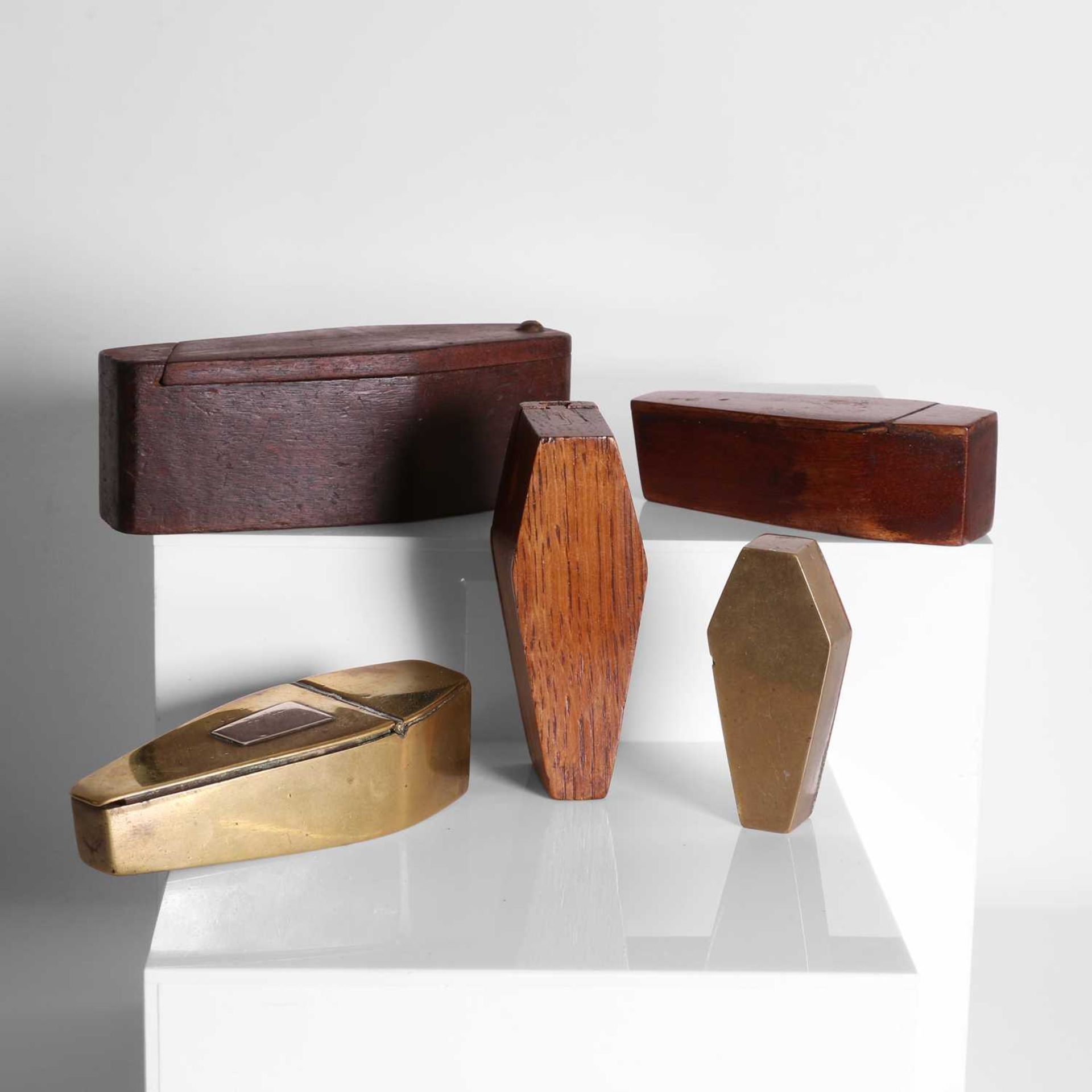 A group of coffin-form snuffboxes, - Image 2 of 3