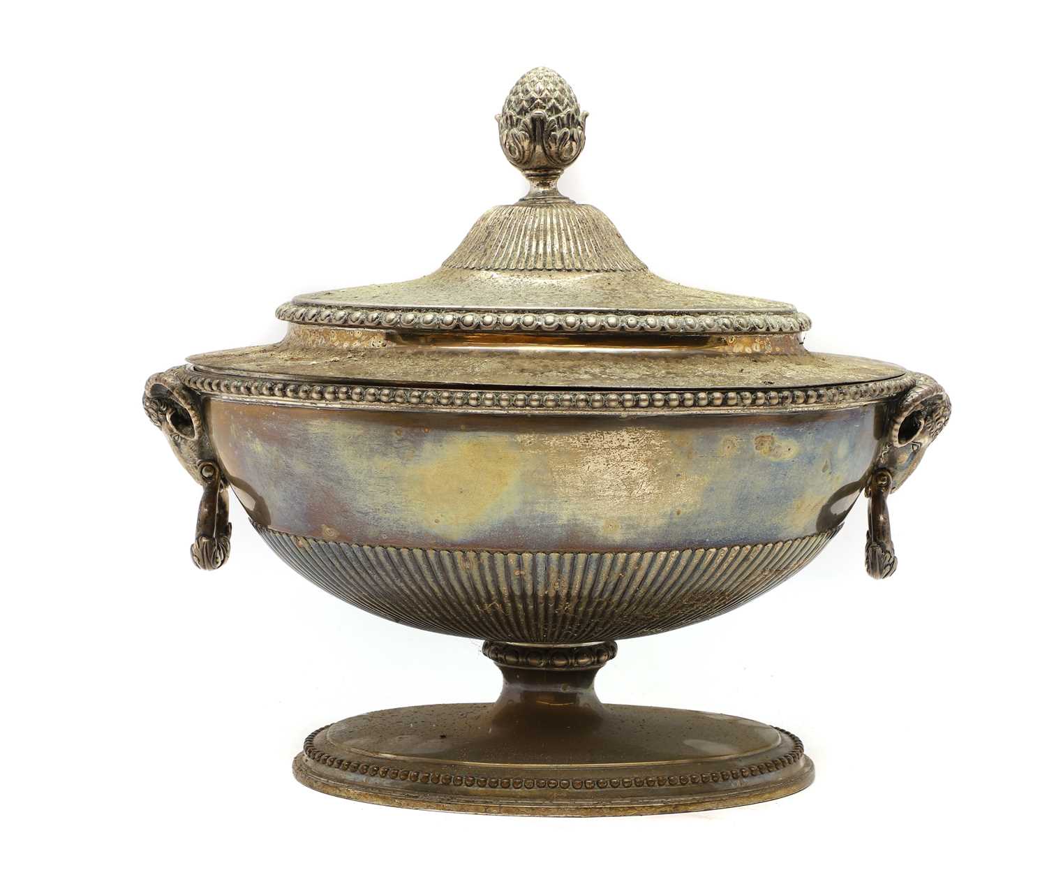 A George III silver tureen and cover - Image 3 of 26