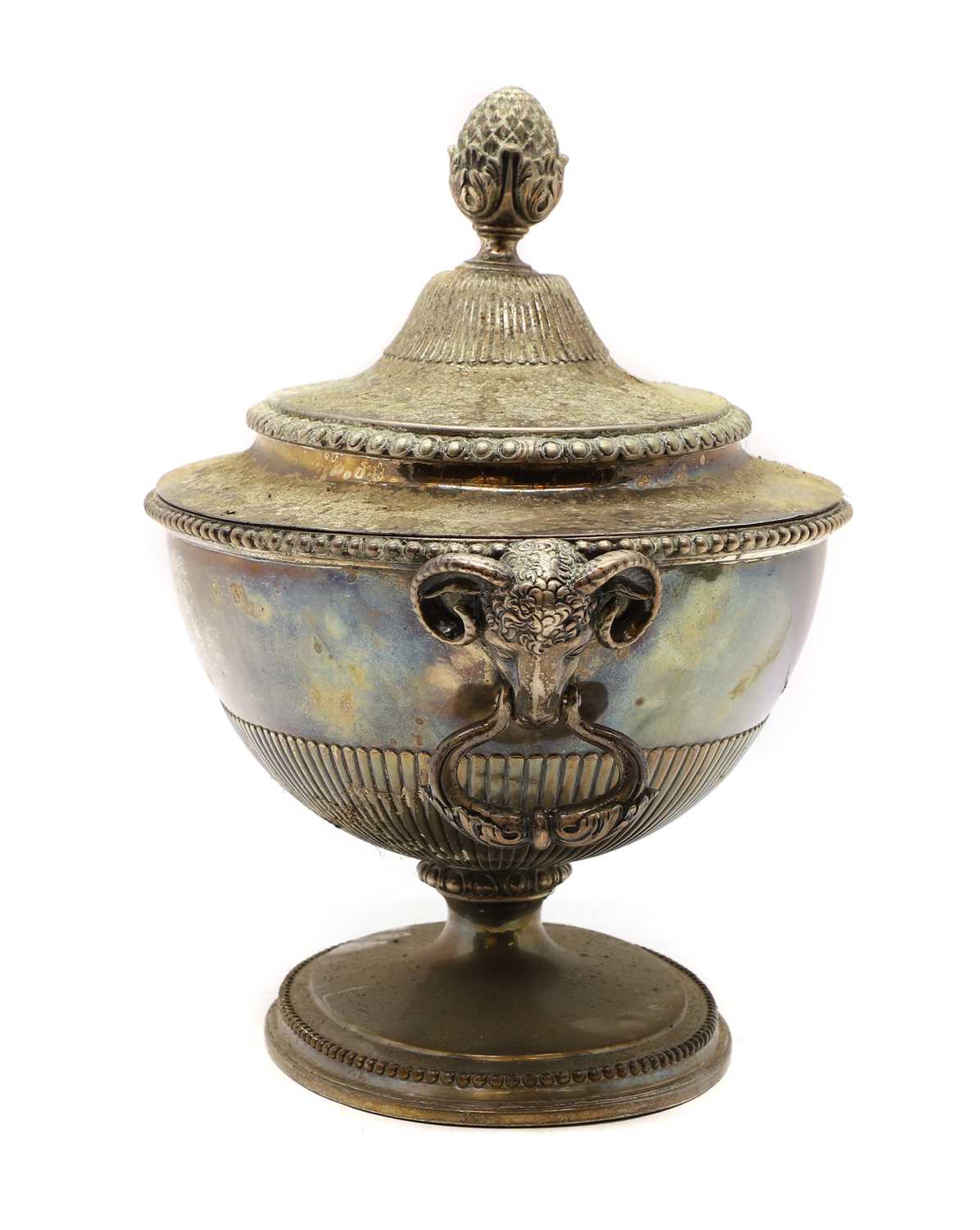 A George III silver tureen and cover - Image 2 of 26