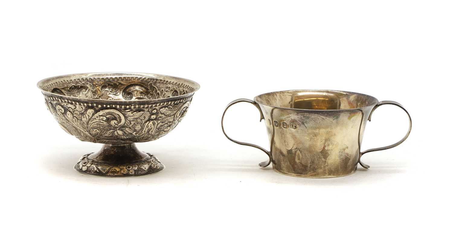 A Britannia standard silver twin handled cup - Image 2 of 4