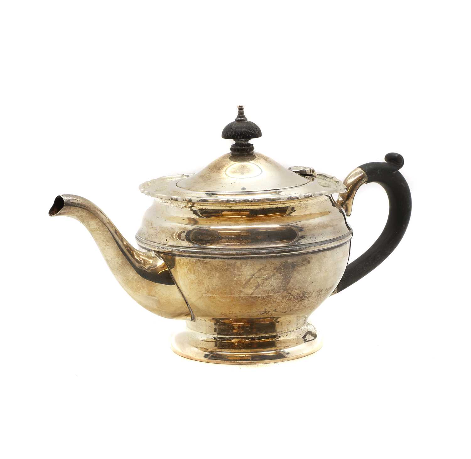 A silver teapot - Image 4 of 6
