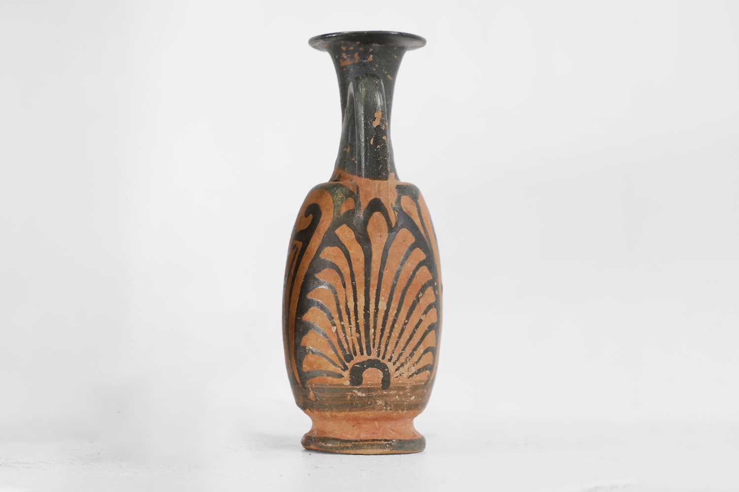 An Apulian squat red figure pottery lekythos, - Image 4 of 22