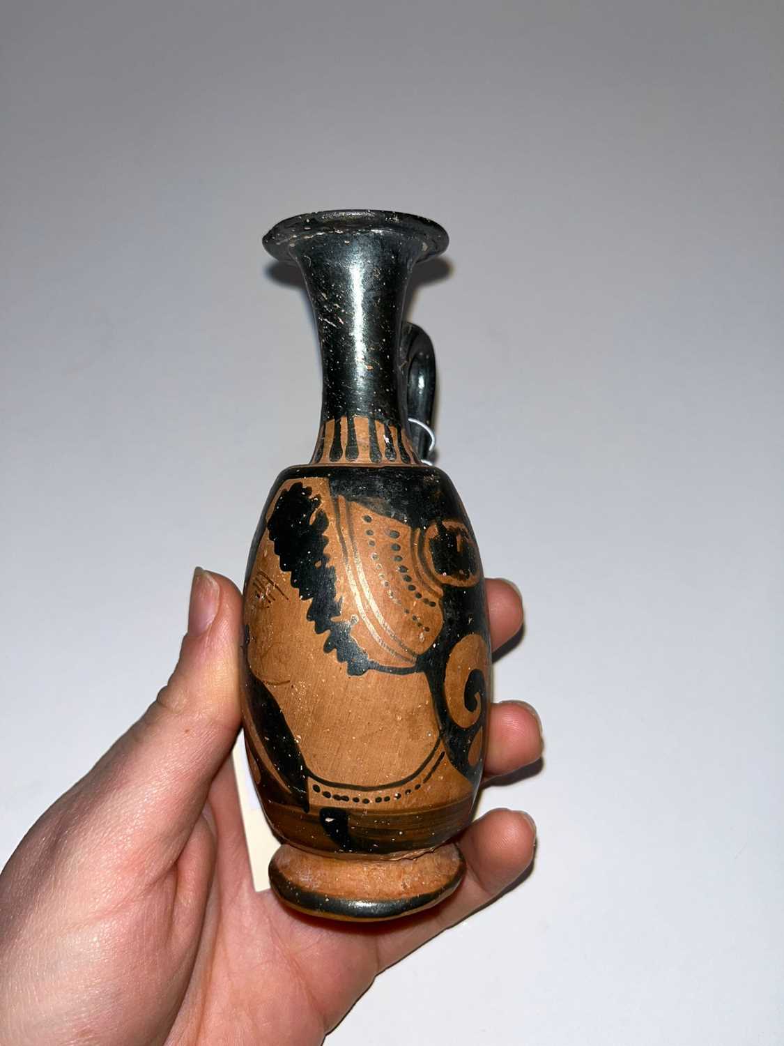 An Apulian squat red figure pottery lekythos, - Image 10 of 22