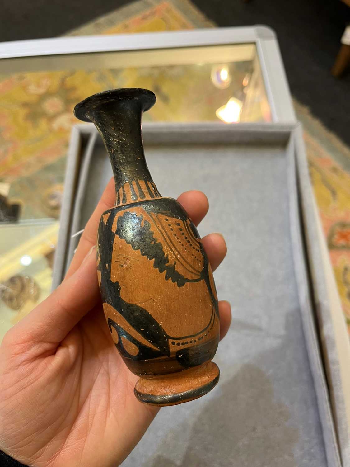 An Apulian squat red figure pottery lekythos, - Image 18 of 22