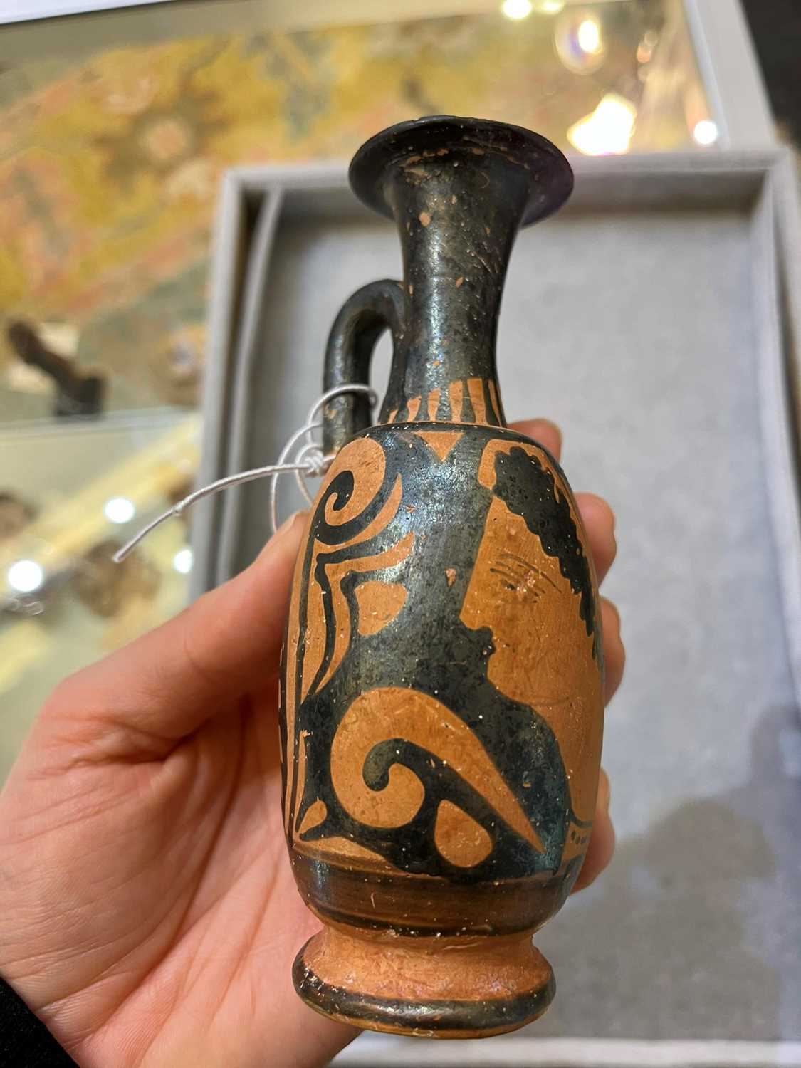 An Apulian squat red figure pottery lekythos, - Image 20 of 22