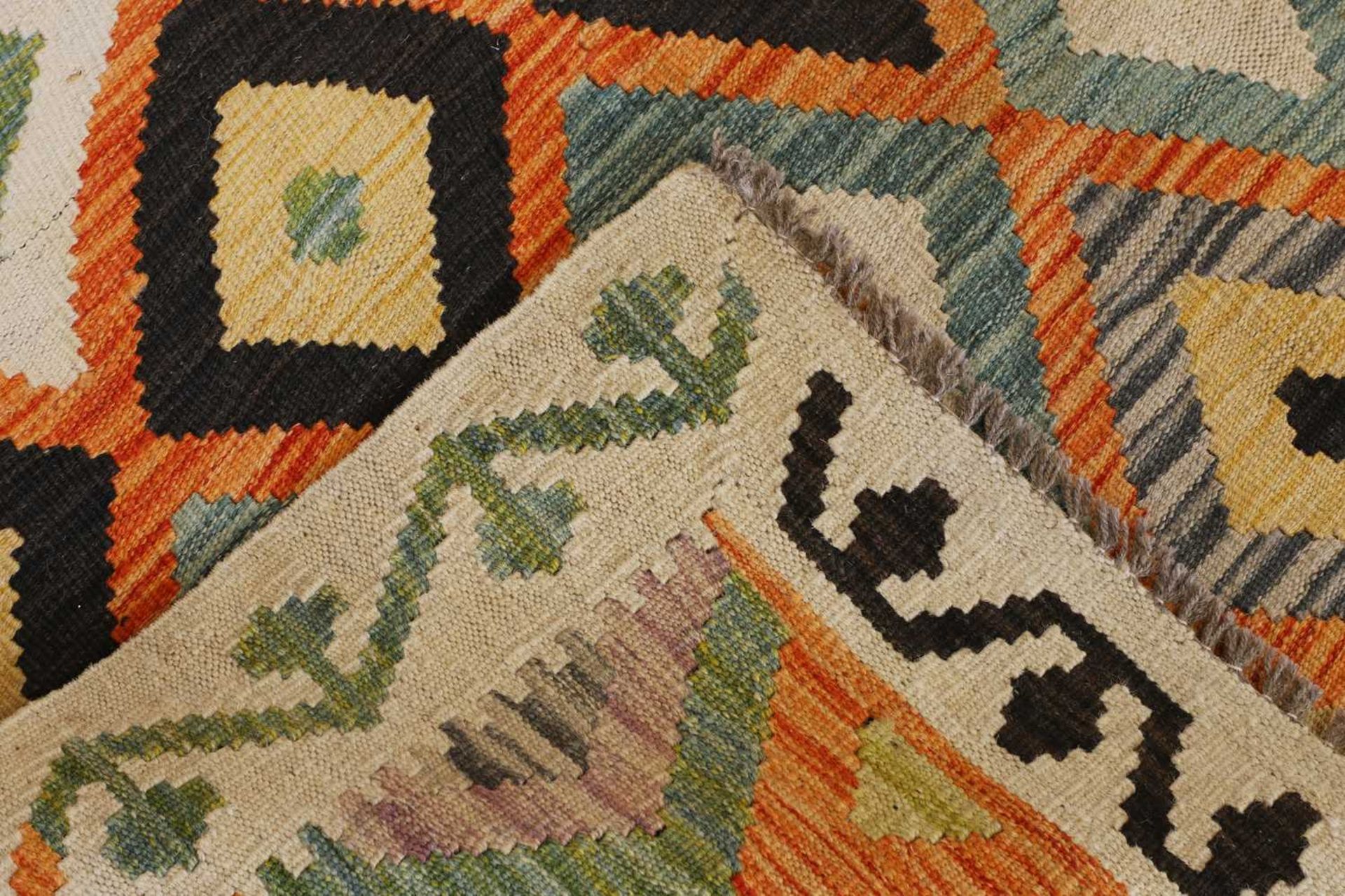 A kilim flat-weave rug, - Image 4 of 7