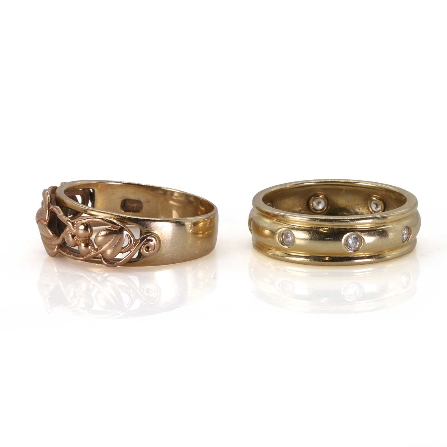 Two gold band rings, - Image 2 of 3