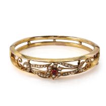 An Edwardian gold split pearl hinged bangle,