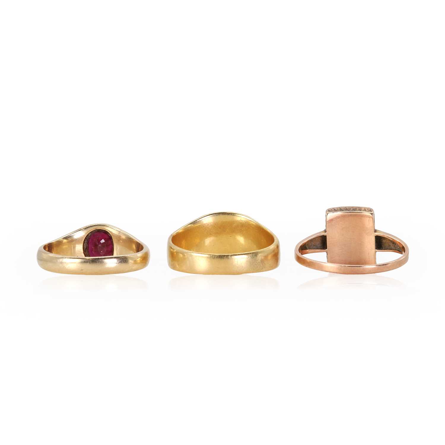 Three gentlemen's gold rings, - Image 2 of 3