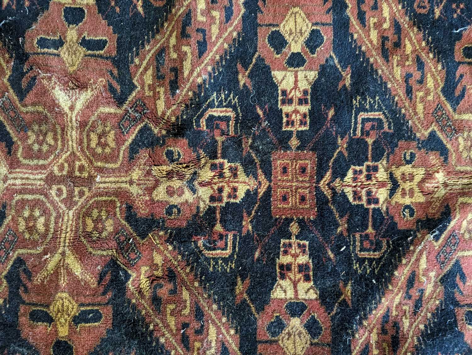 A group of three rugs - Image 15 of 42