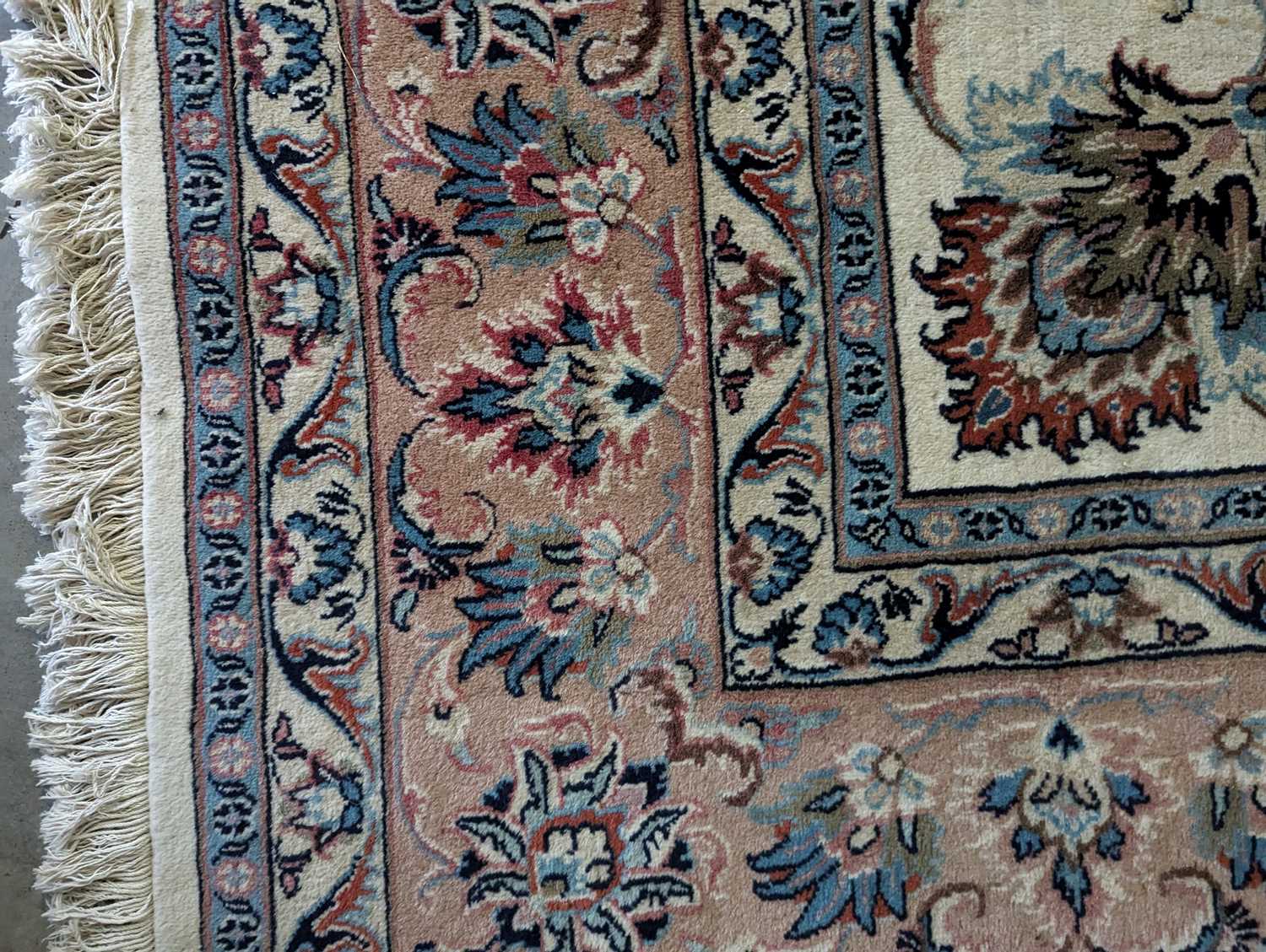 A Kashan carpet - Image 4 of 35