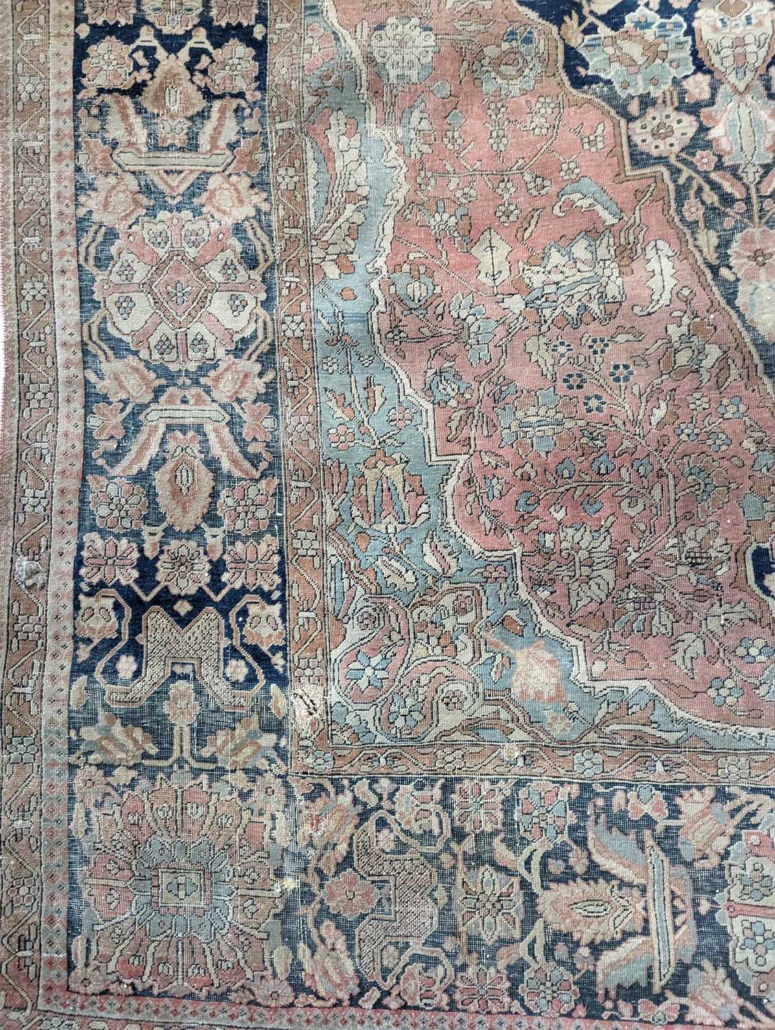 A Persian rug - Image 16 of 20