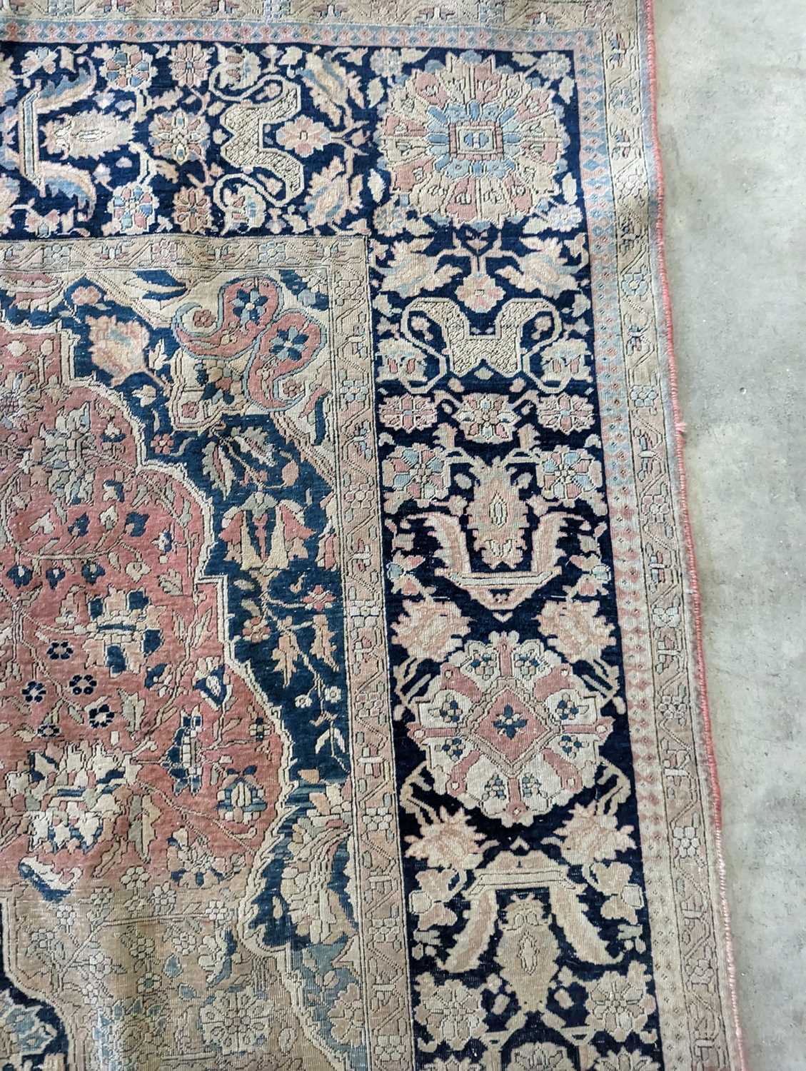 A Persian rug - Image 18 of 20