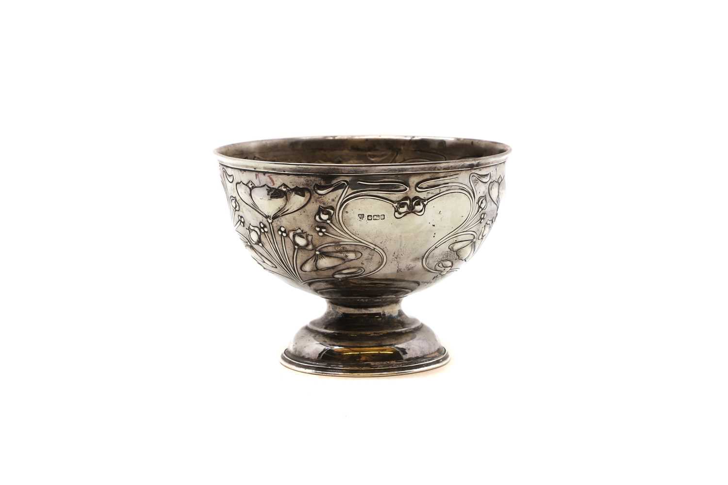An Art Nouveau silver pedestal bowl - Bild 2 aus 3