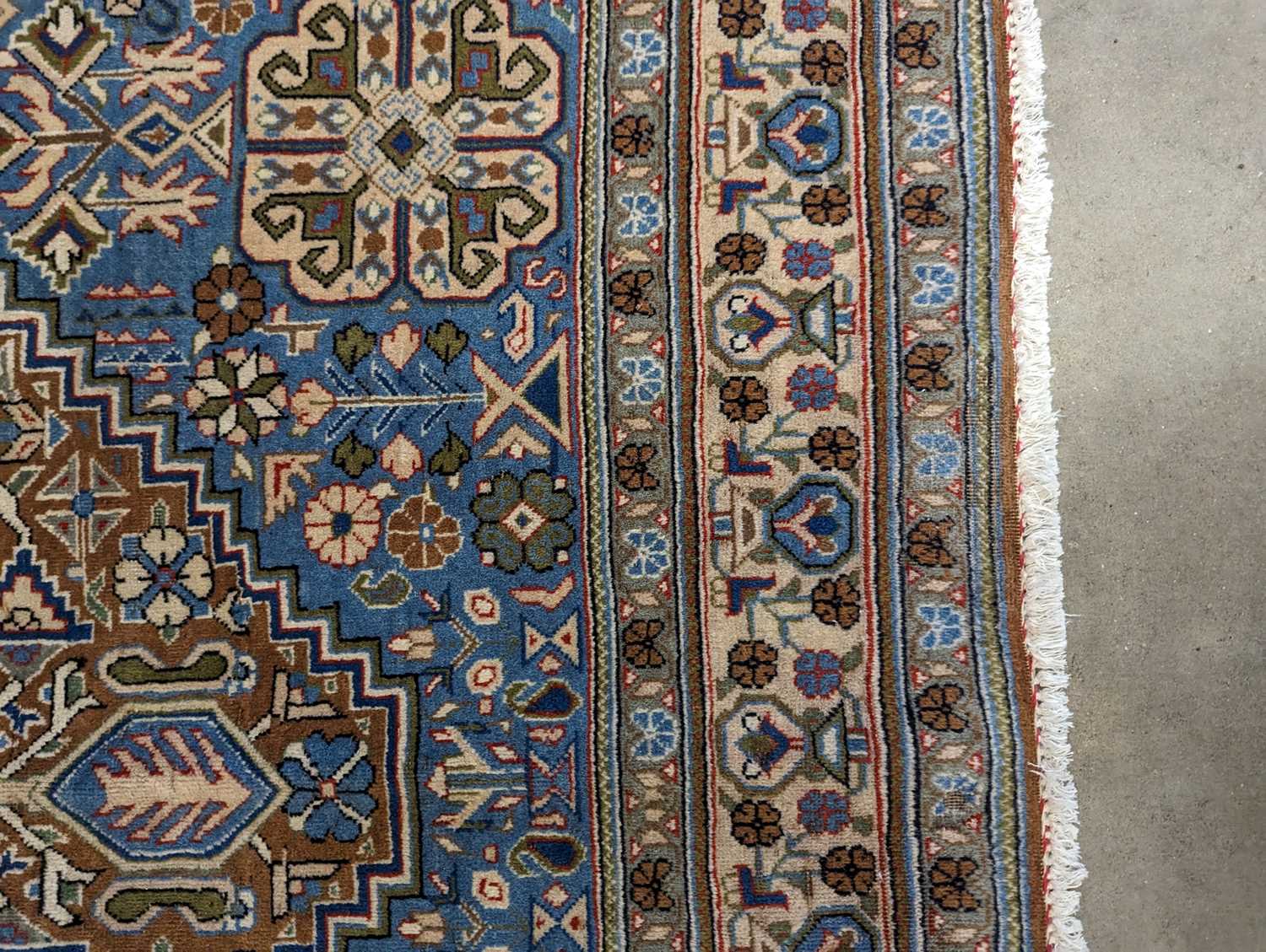 A Tabriz rug - Image 19 of 21