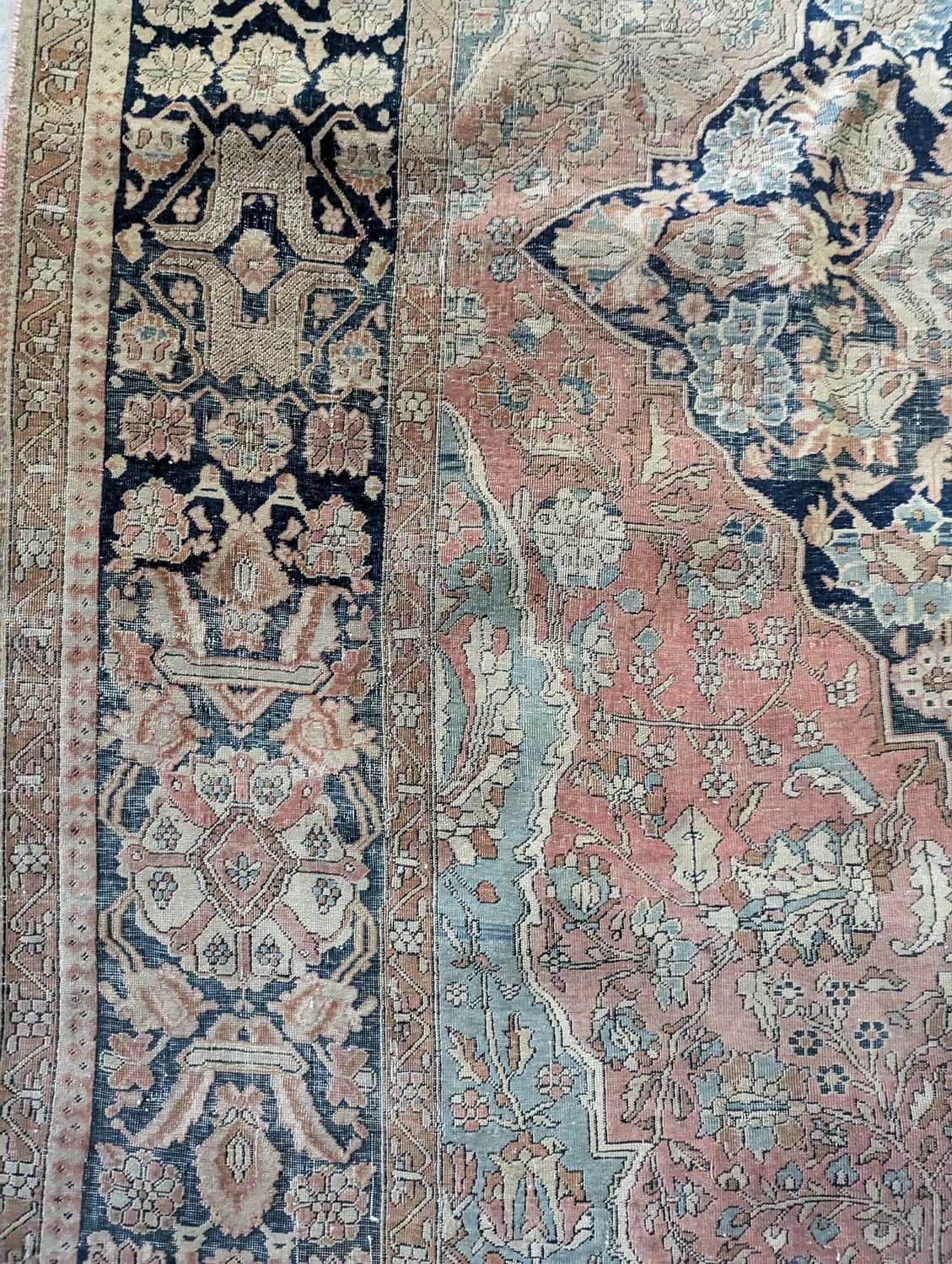 A Persian rug - Image 15 of 20