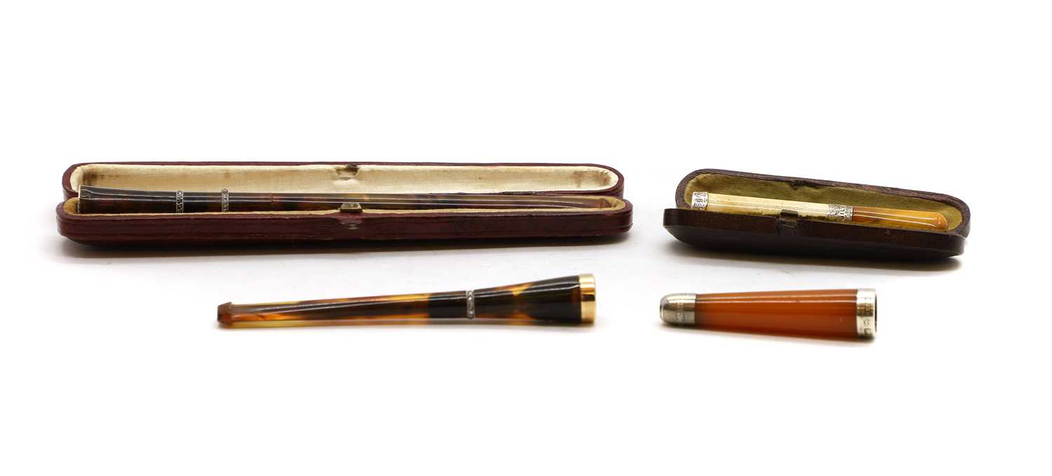 Two tortoiseshell and diamond inlaid cigarette holders, - Bild 3 aus 4