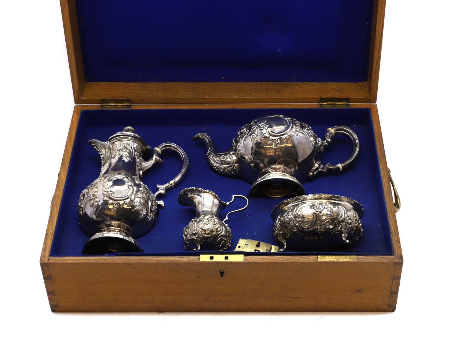 A Victorian four piece silver tea service - Bild 5 aus 9