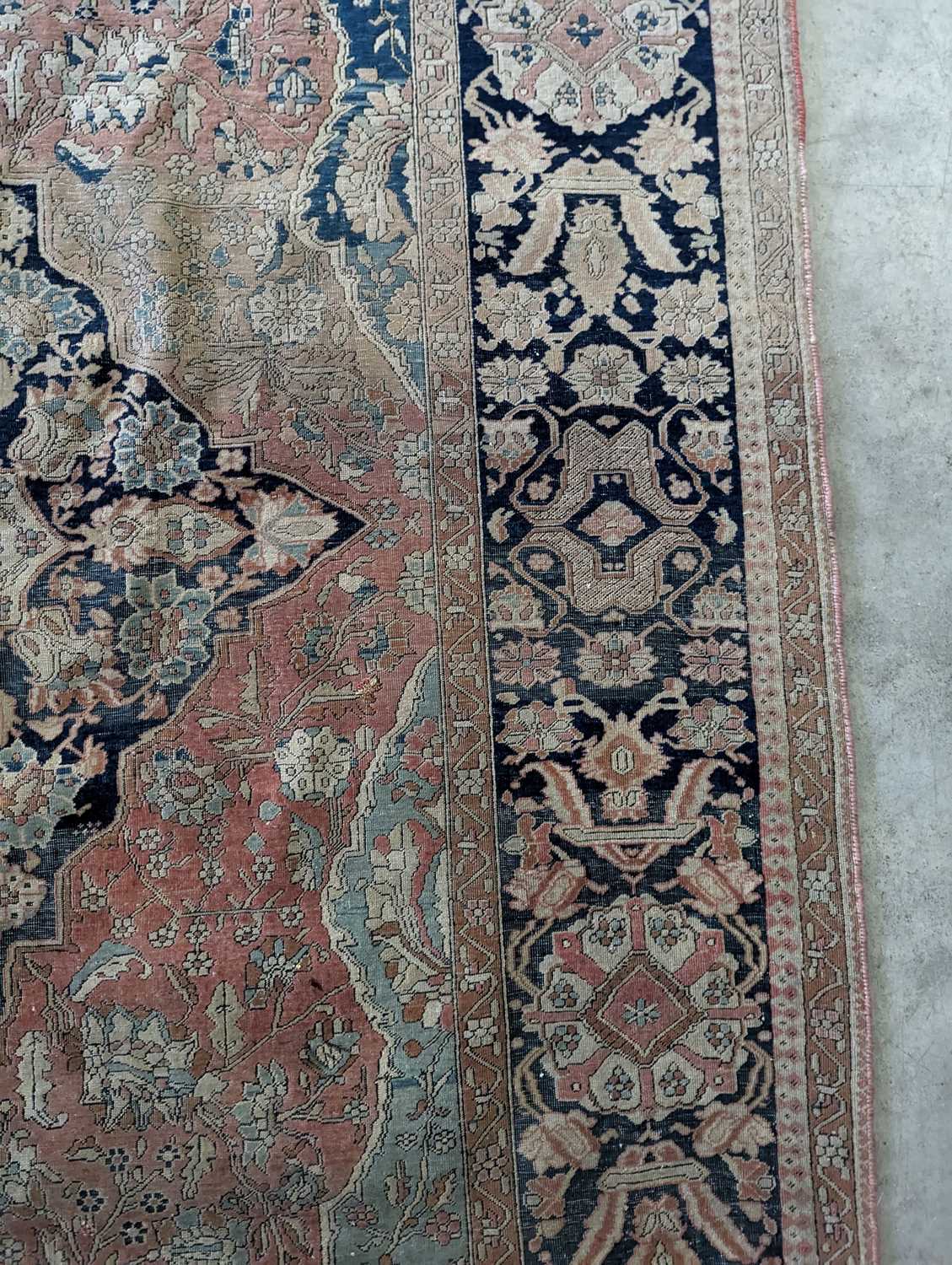 A Persian rug - Image 17 of 20