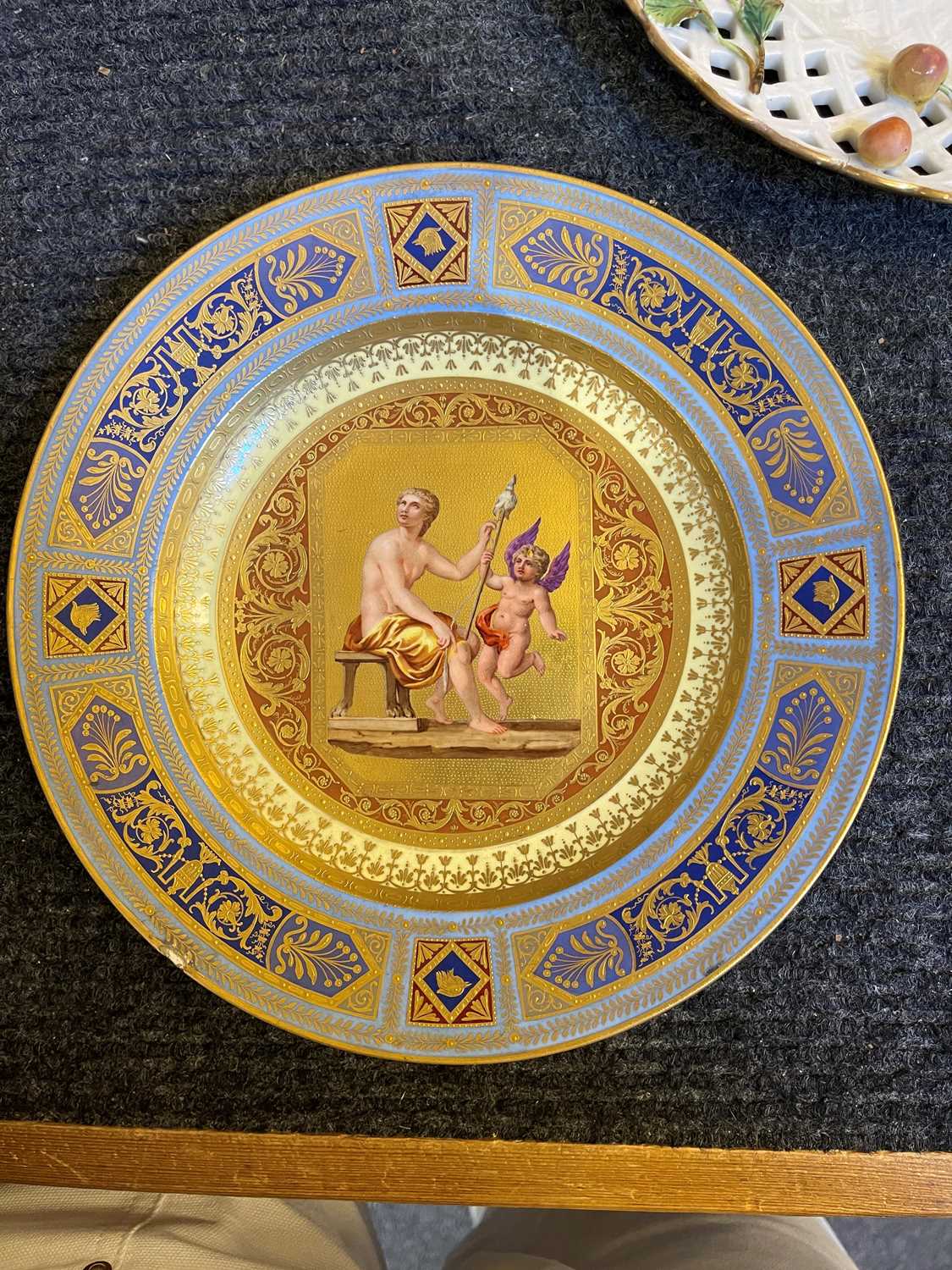 A collection of porcelain cabinet plates - Image 6 of 16