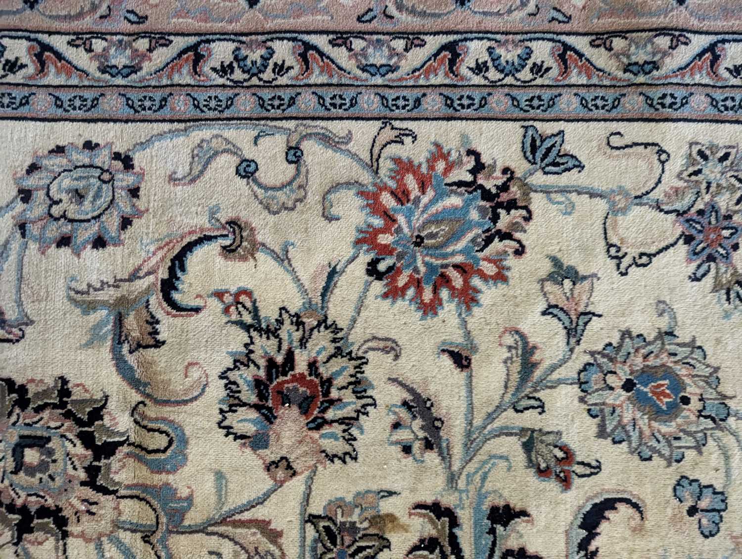 A Kashan carpet - Image 27 of 35