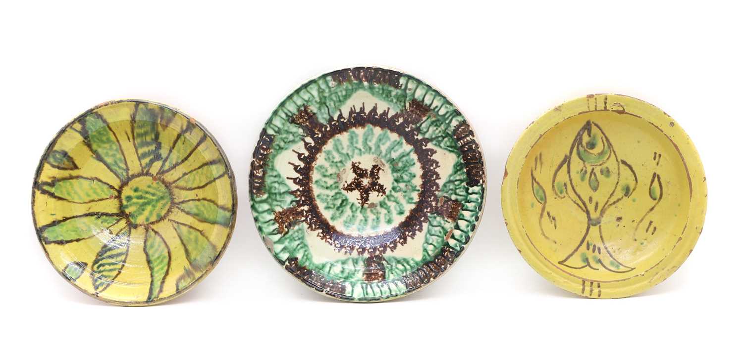 A collection of slipware bowls, - Bild 3 aus 4