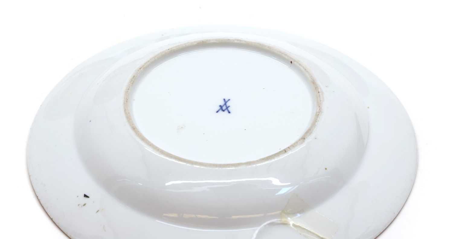 A collection of porcelain cabinet plates - Image 2 of 16