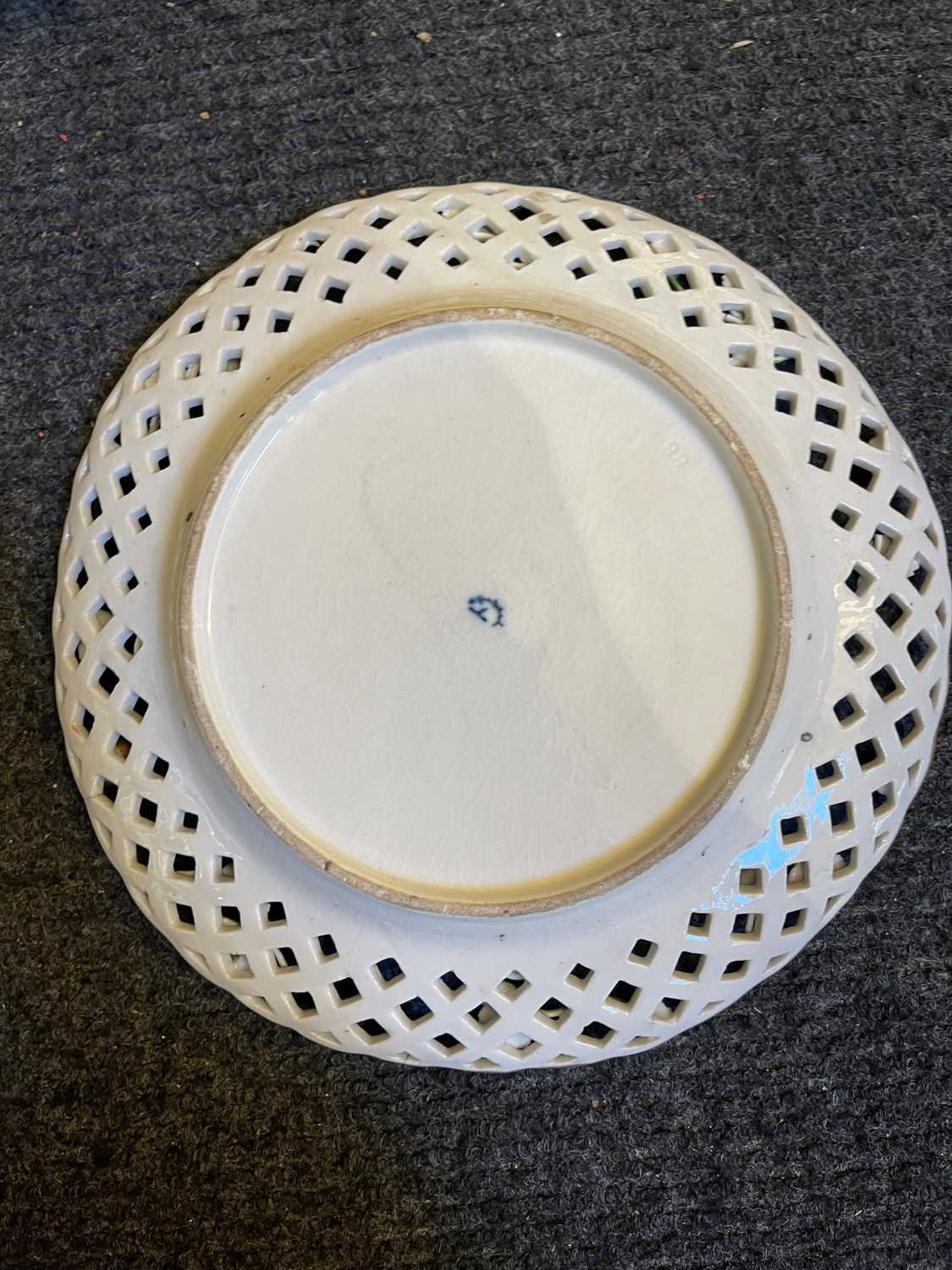 A collection of porcelain cabinet plates - Image 8 of 16