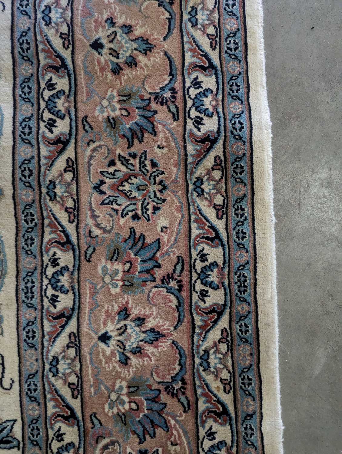 A Kashan carpet - Image 18 of 35