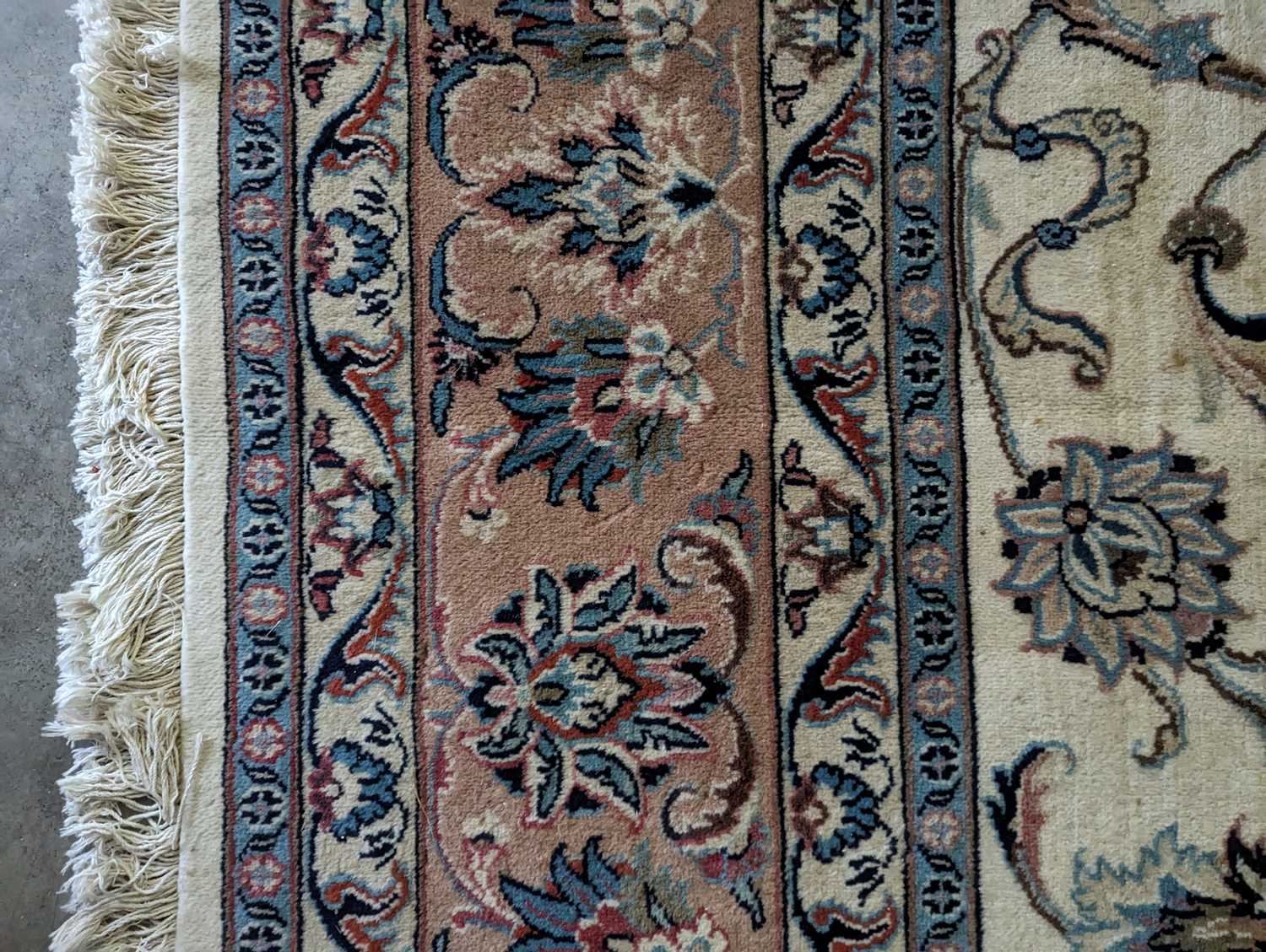 A Kashan carpet - Image 5 of 35