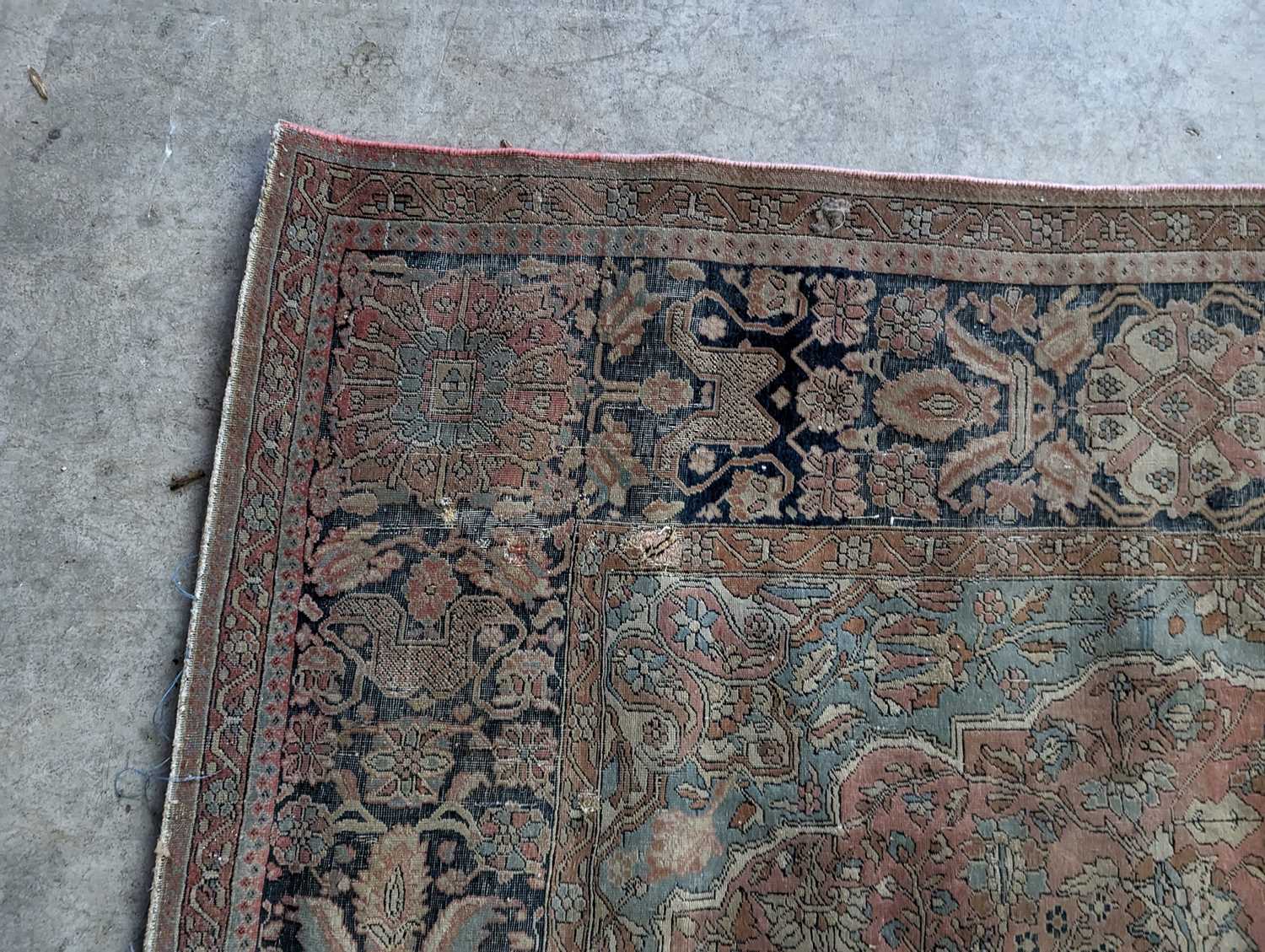 A Persian rug - Image 5 of 20