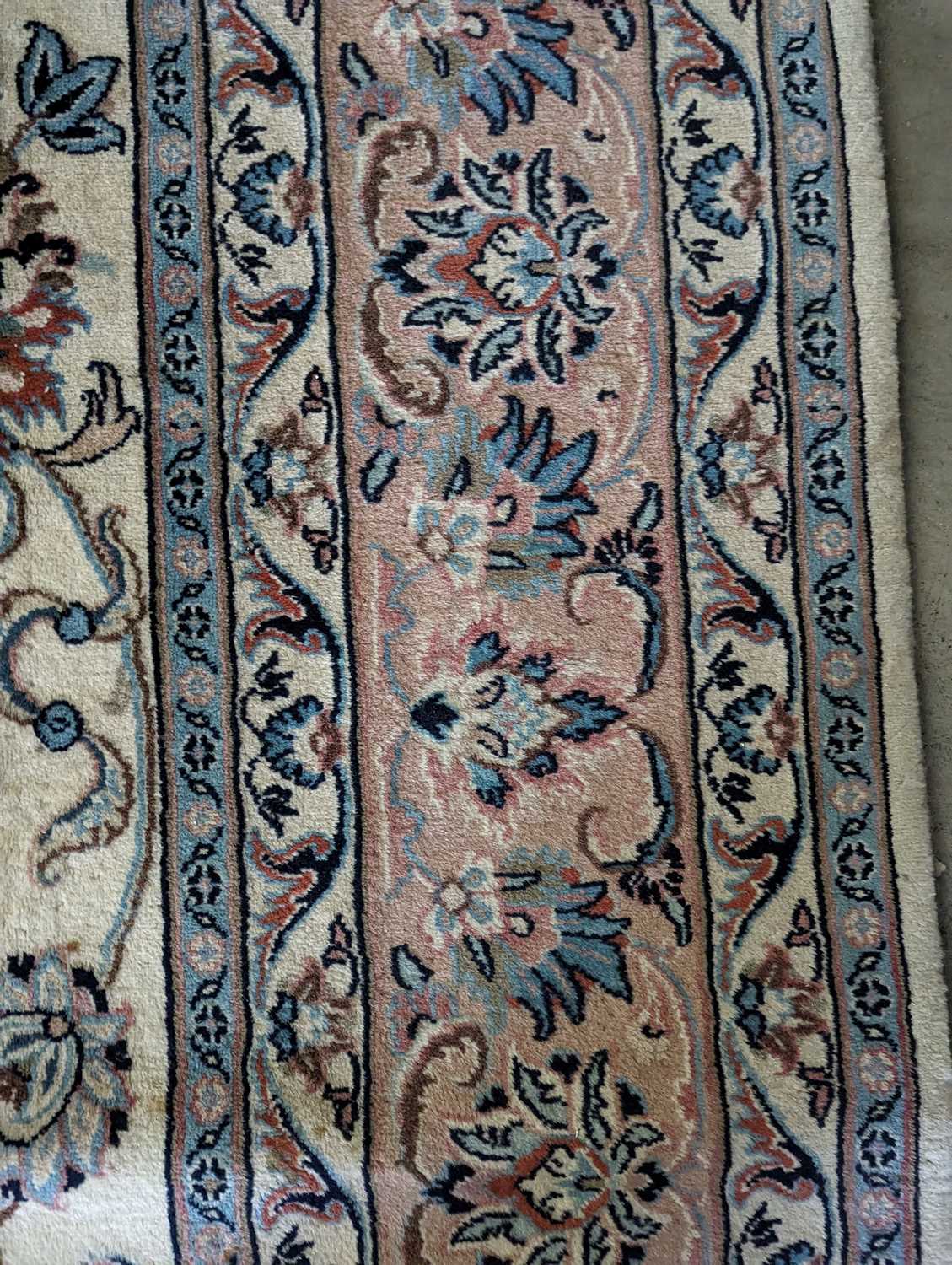 A Kashan carpet - Image 12 of 35