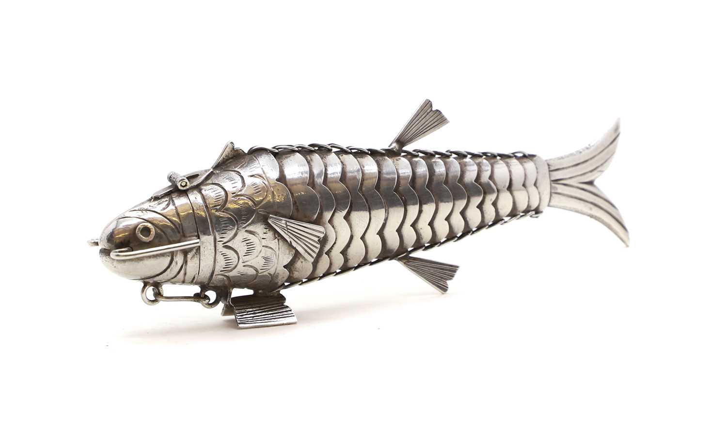 A silver articulated fish - Bild 3 aus 5