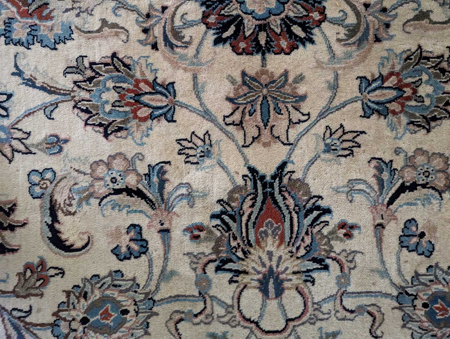 A Kashan carpet - Image 14 of 35