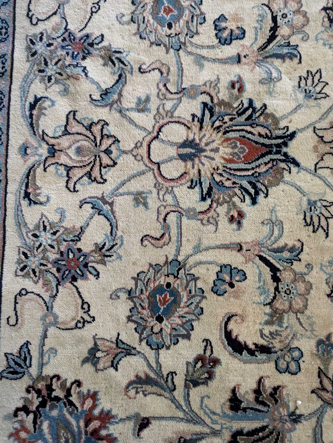 A Kashan carpet - Image 32 of 35