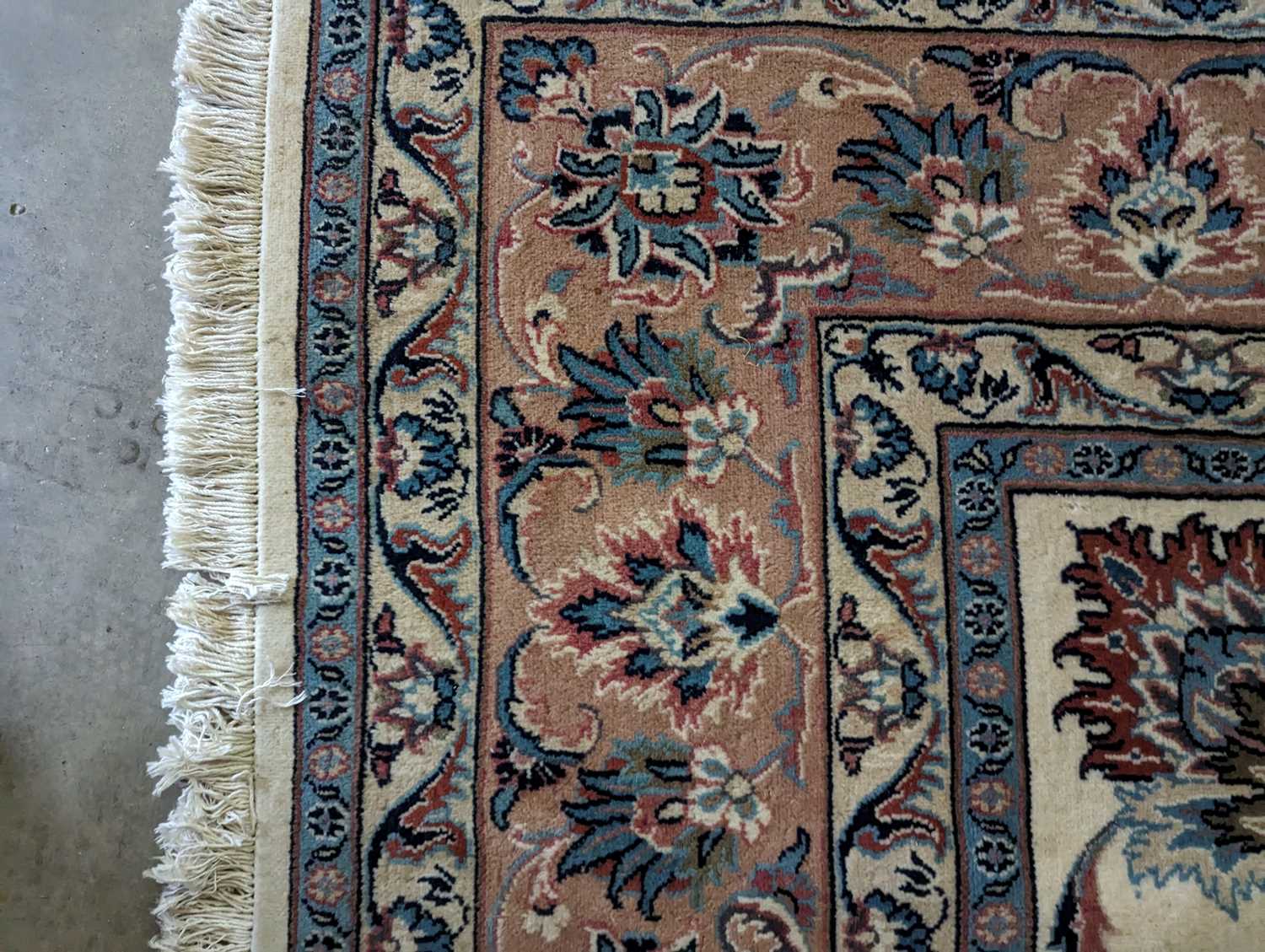 A Kashan carpet - Image 33 of 35